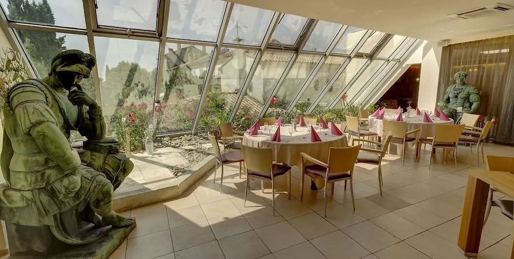 Hotel Atrium Arles Centre France