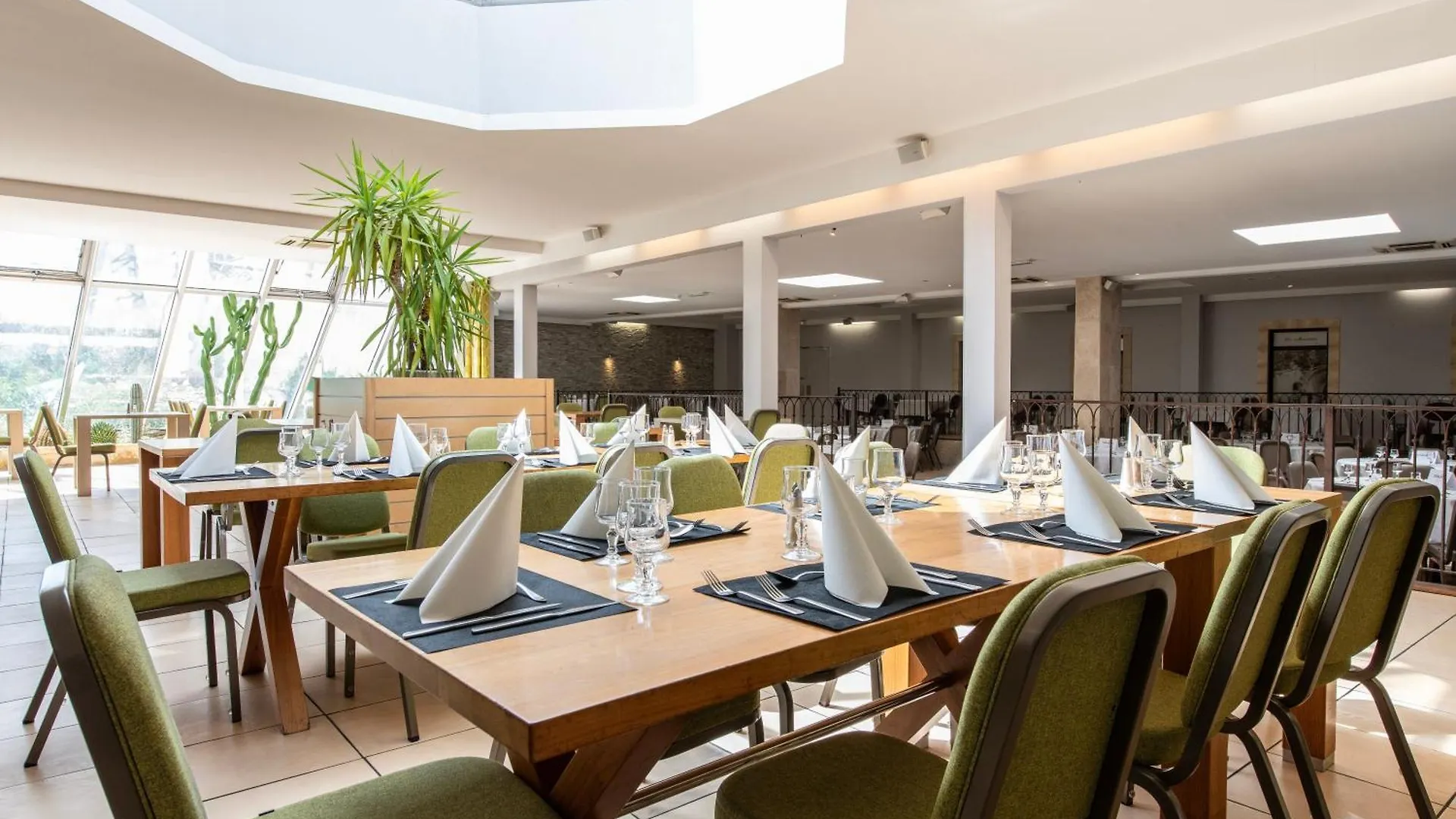 Hotel Atrium Arles Centre 3*,