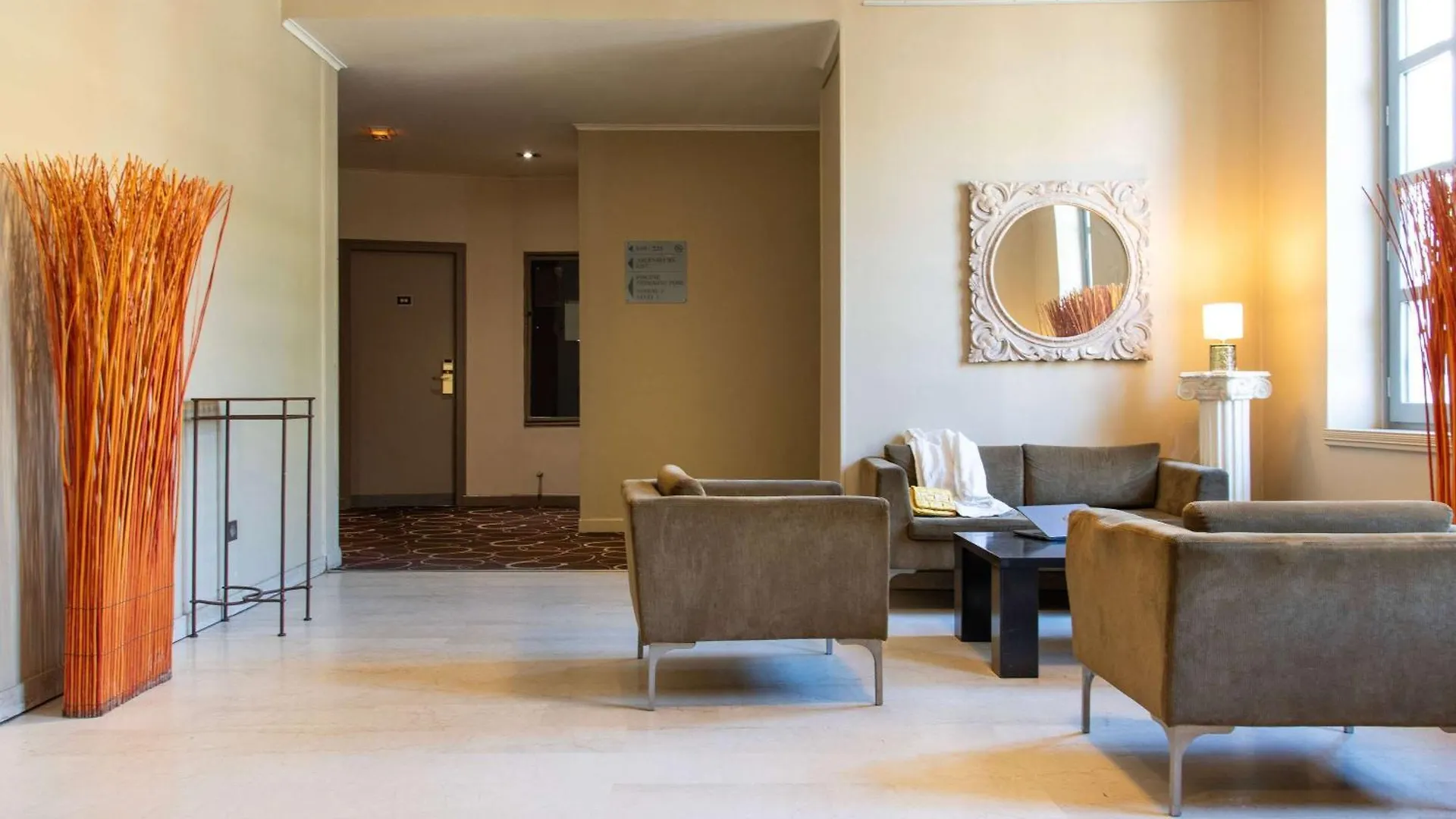 ***  Hotel Atrium Arles Centre France