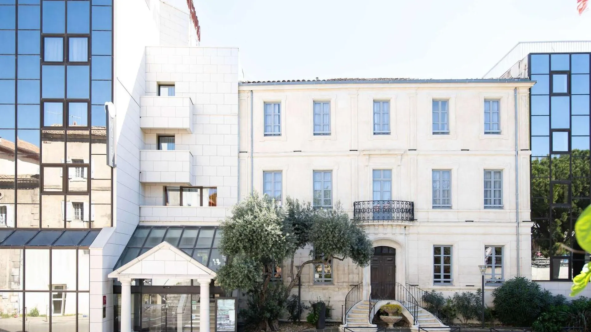 Hotel Atrium Arles Centre contacts